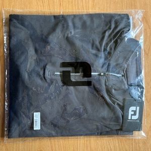 Get ready for the new golf season with this FootJoy pullover!